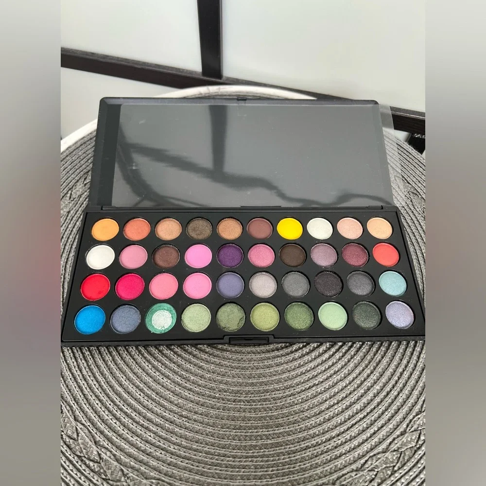 BH Cosmetics Party Girl Palette Eyeshadow Festival Rave Colorful